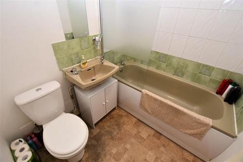 1 bedroom flat to rent, Thamesdale, London Colney