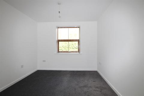 2 bedroom apartment to rent, Peregrine Way, Bradford
