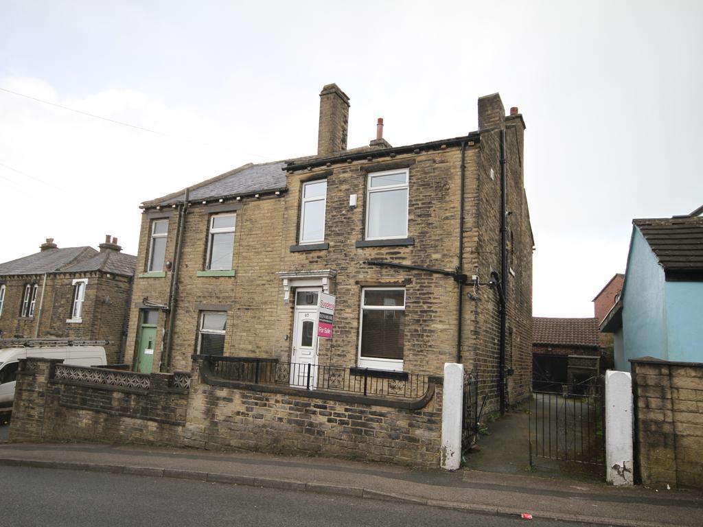 Storr Hill, Wyke, Bradford 3 bed semidetached house £120,000