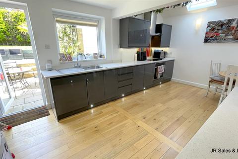 57 Brookside Crescent, Cuffley, Potters Bar, EN6 4QP