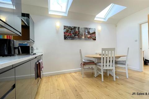 57 Brookside Crescent, Cuffley, Potters Bar, EN6 4QP