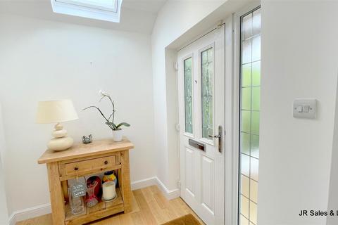 57 Brookside Crescent, Cuffley, Potters Bar, EN6 4QP