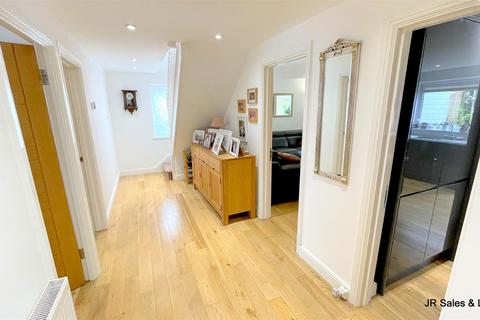 57 Brookside Crescent, Cuffley, Potters Bar, EN6 4QP