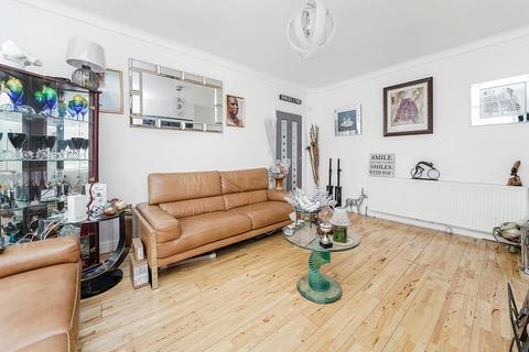 4 bedroom terraced house for sale, Priory Avenue, London E4