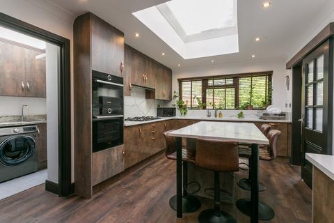 67 Bathurst Walk, Iver, SL0 9EF