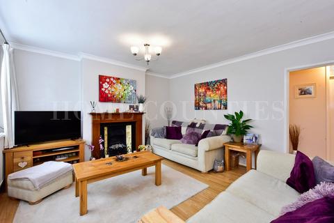 2 bedroom maisonette for sale, Norman Court, Potters Bar, EN6