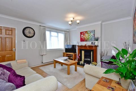 2 bedroom maisonette for sale, Norman Court, Potters Bar, EN6