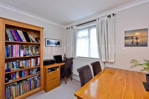 2 bedroom maisonette for sale, Norman Court, Potters Bar, EN6