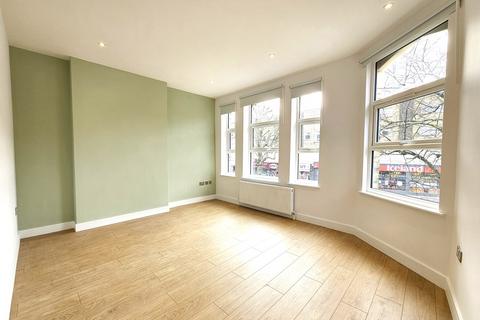3 bedroom apartment to rent, High Road, East Finchley, London, N2
