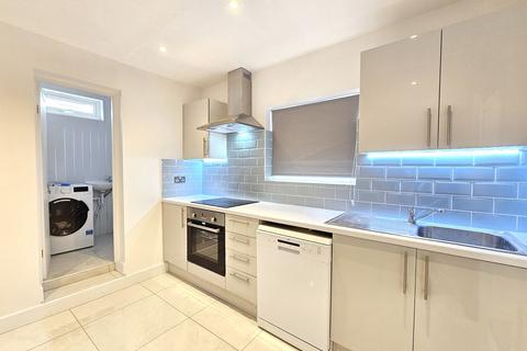 3 bedroom apartment to rent, High Road, East Finchley, London, N2