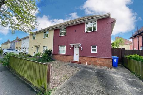 3 bedroom semi-detached house for sale, Minden Road, Lowestoft, Suffolk, NR32