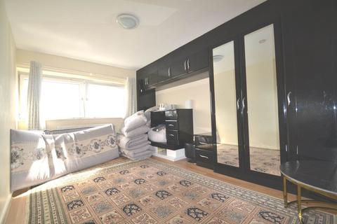 2 bedroom flat for sale, Kestrel House, Gurnell Grove
