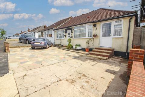 4 bedroom semi-detached house for sale, St Georges Drive, Carpenders Park