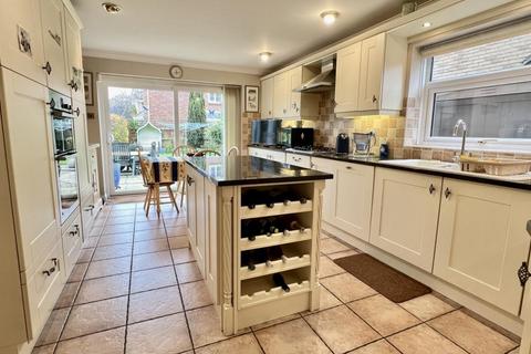 4 bedroom detached house for sale, Meadowlands, Ringwood, BH24 3EZ