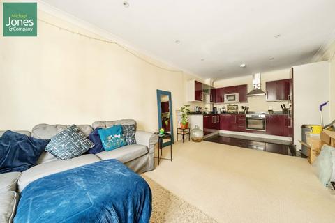 2 bedroom flat to rent, Crescent Road, Worthing, BN11