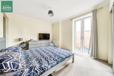 2 bedroom flat to rent, Crescent Road, Worthing, BN11