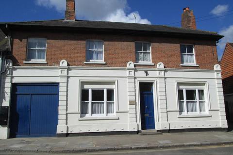 4 bedroom end of terrace house to rent, High Street, Hungerford