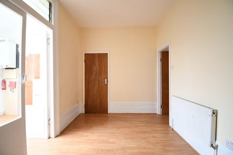 1 bedroom ground floor flat to rent, Wallwood Road, London, E11