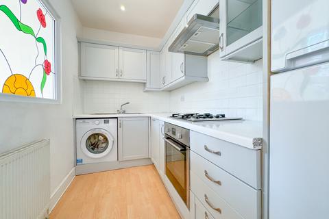 2 bedroom maisonette to rent, Mallard Road, Hertfordshire WD5