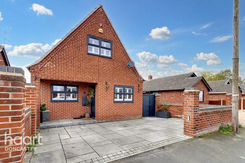 3 bedroom detached house for sale, Coniston Road, Doncaster