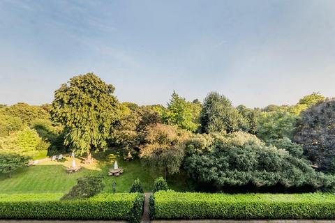 3 bedroom flat for sale, Hyde Park Gardens, London, W2.