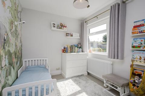 12 Mayfield Close, Thames Ditton, KT7 0AG