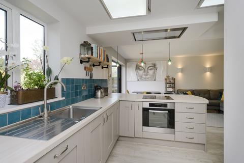 12 Mayfield Close, Thames Ditton, KT7 0AG