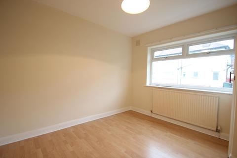 2 bedroom flat to rent, Sandringham Way, Leeds, West Yorkshire, UK, LS17