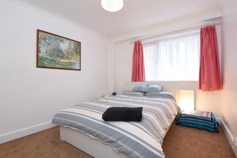 2 bedroom flat to rent, Chatsworth Road London NW2