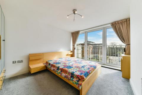 1 bedroom flat for sale, Holland Gardens, Brentford, TW8