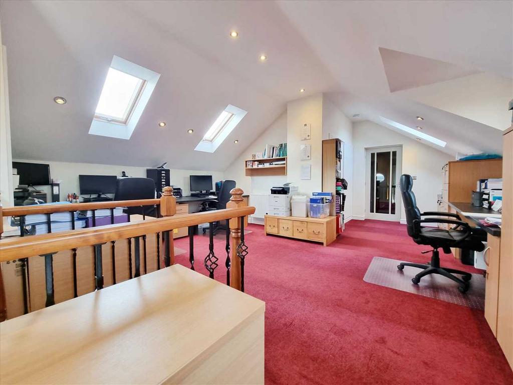 Office/Bedroom 5: