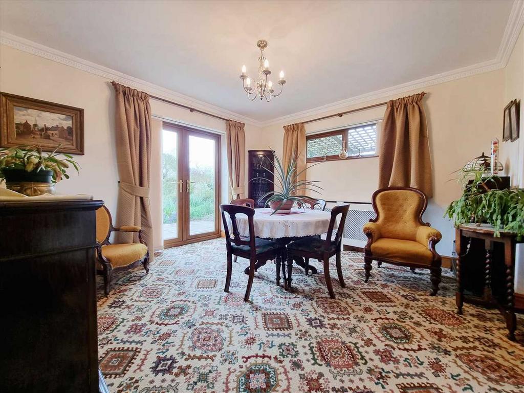 Dining Area: