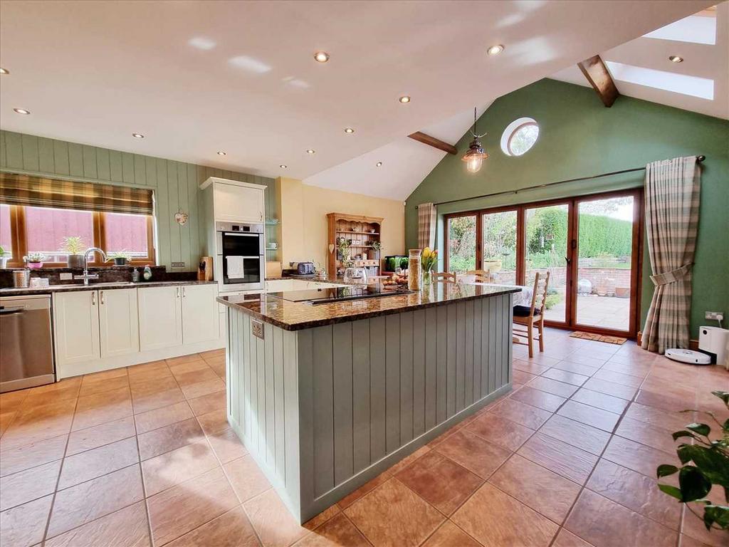 Dining Kitchen: