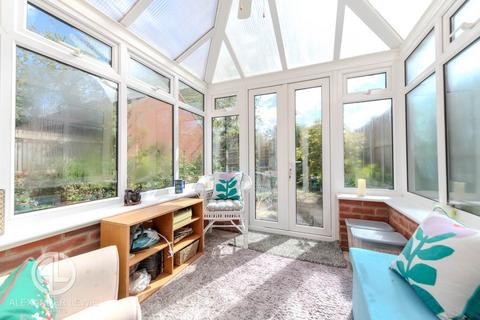 127 Howard Drive, Letchworth Garden City, SG6 2BX