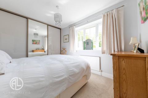 127 Howard Drive, Letchworth Garden City, SG6 2BX
