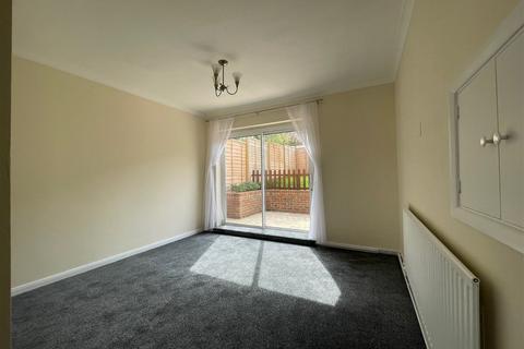 4 bedroom detached house to rent, New Road, Newbury RG14