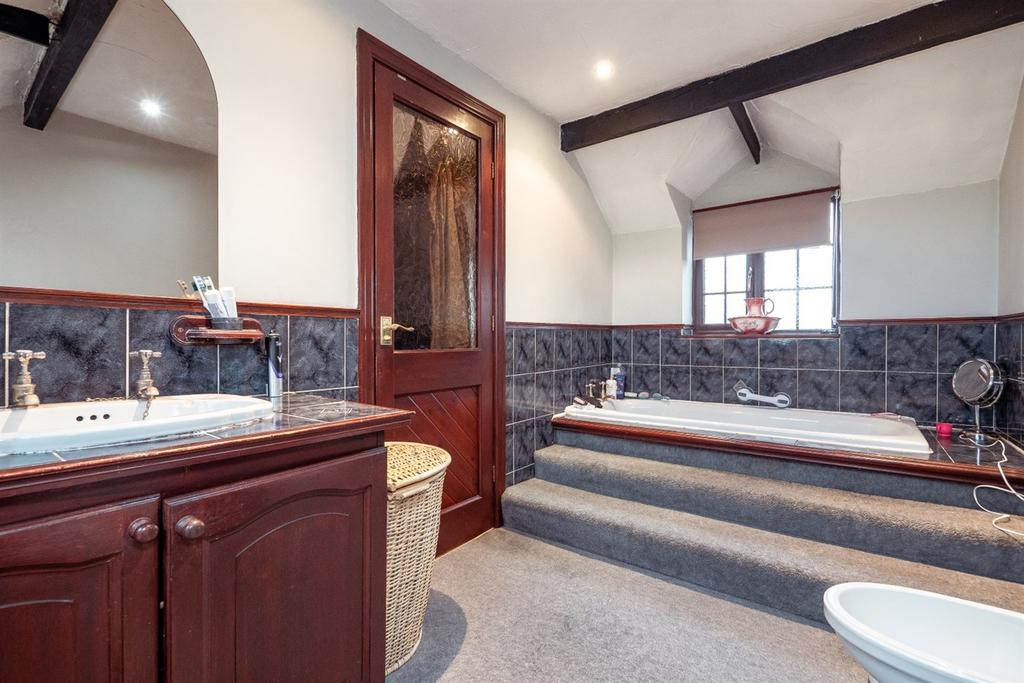 En-Suite Bathroom