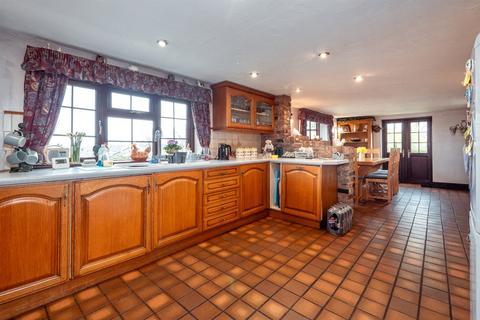 4 bedroom detached house for sale, Moss Lane, High Legh
