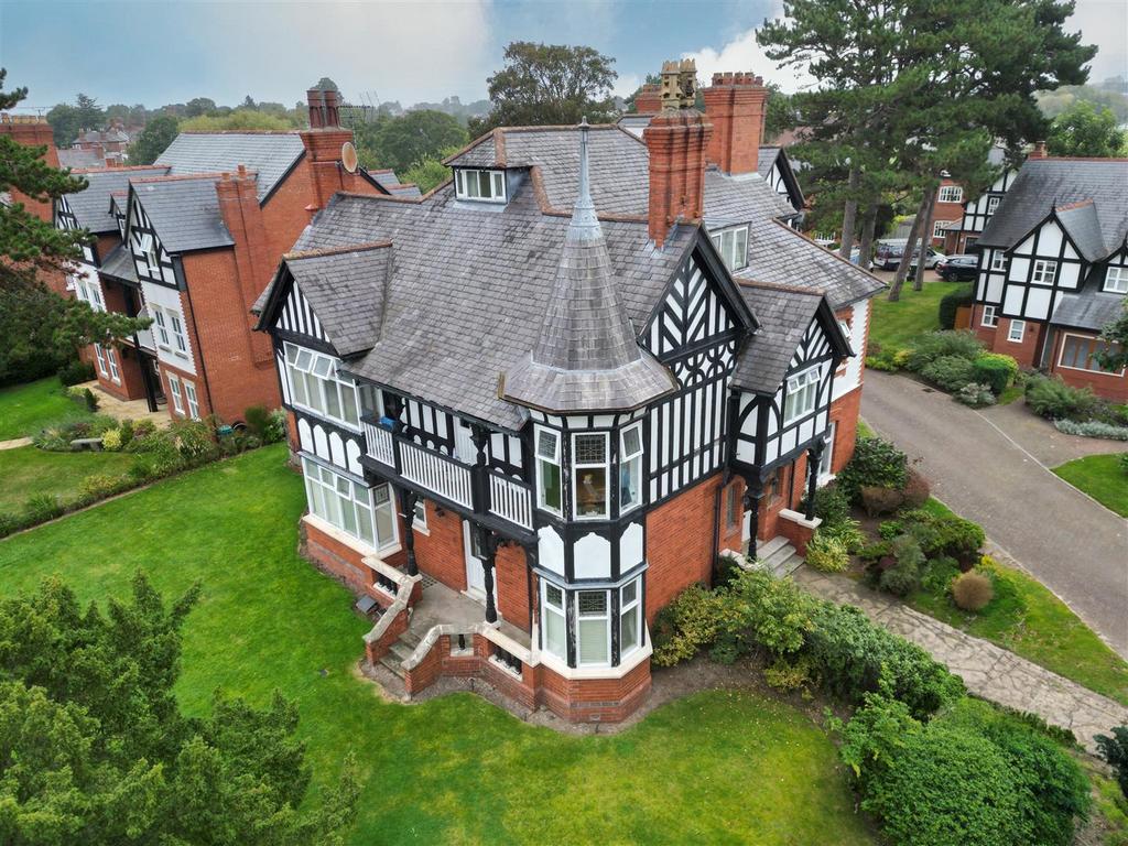 Great Boughton, Chester CH3 2 bed apartment for sale £315,000
