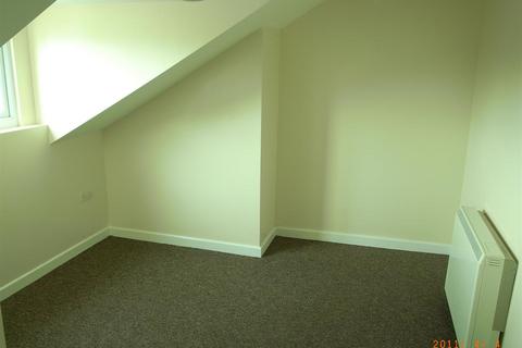 2 bedroom apartment to rent, Rhyl, Denbighshire LL18