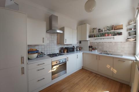 2 bedroom flat to rent, Fortune Green Road London NW6