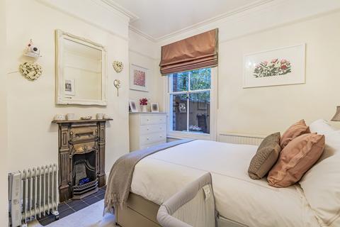 2 bedroom flat to rent, Radbourne Road London SW12