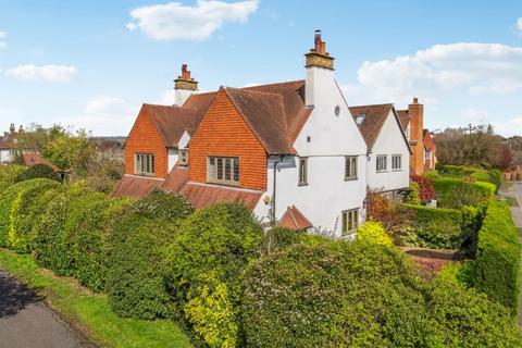 Lychgate House, 34 Austenway, Chalfont St Peter, Gerrards Cross, SL9 8NW