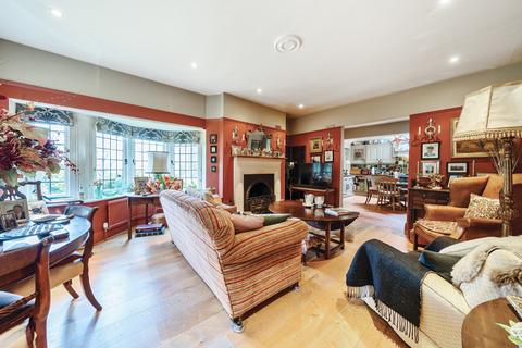 Lychgate House, 34 Austenway, Chalfont St Peter, Gerrards Cross, SL9 8NW