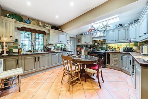 Lychgate House, 34 Austenway, Chalfont St Peter, Gerrards Cross, SL9 8NW