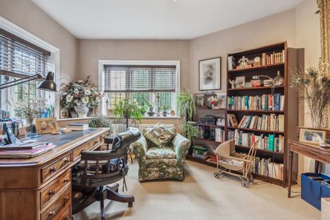 Lychgate House, 34 Austenway, Chalfont St Peter, Gerrards Cross, SL9 8NW