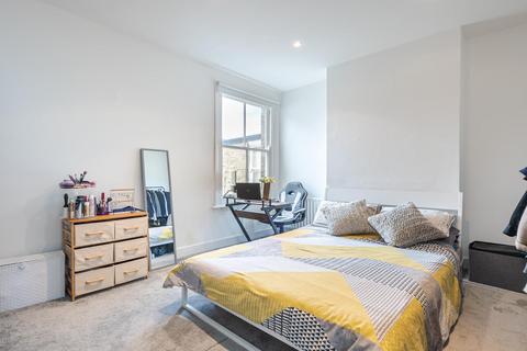 2 bedroom flat to rent, Littlebury Road, London SW4
