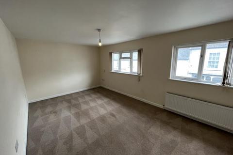 2 bedroom flat to rent, South Street, South Molton, EX36 4AG
