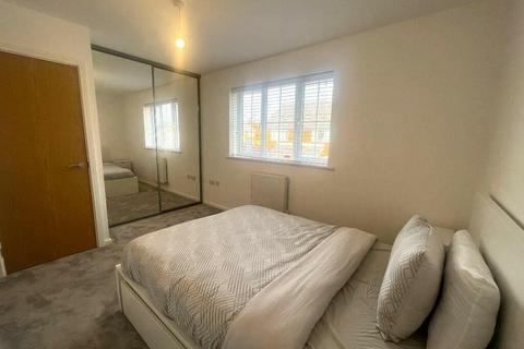 2 bedroom semi-detached house to rent, Kirkmanshulme Lane, Manchester M18