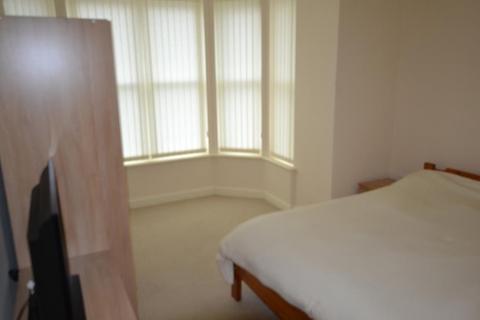 2 bedroom flat to rent, Lynwood House, Bishops Tawton Road, Barnstaple, EX32 9FB